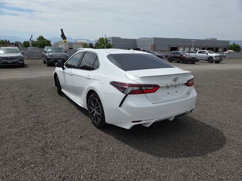 Used 2021 Toyota Camry SE w/ Cold Weather Package AWD/4WD image 3