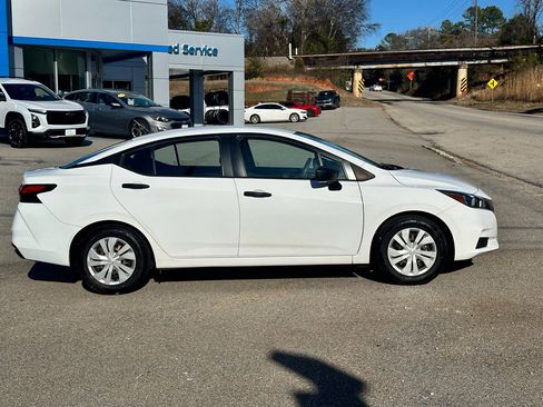 Used 2020 Nissan Versa S image 2