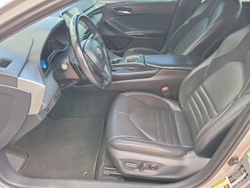 Used 2019 Toyota Avalon XSE image 5