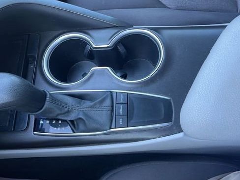 Used 2022 Toyota Camry LE image 10