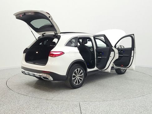 Certified 2025 Mercedes-Benz GLC 300 image 11