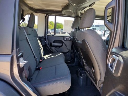 Used 2024 Jeep Wrangler Unlimited Rubicon AWD/4WD image 11