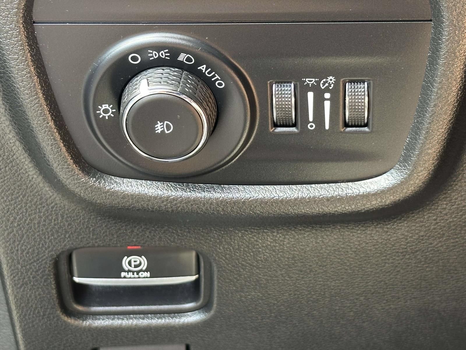 Used 2022 Jeep Grand Cherokee Limited RWD image 16