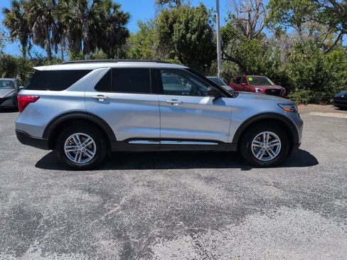 Certified 2023 Ford Explorer XLT w/ Equipment Group 202A AWD/4WD image 2