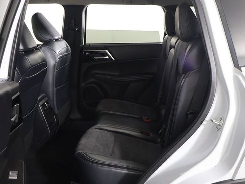 Used 2024 Mitsubishi Outlander SE AWD/4WD image 30