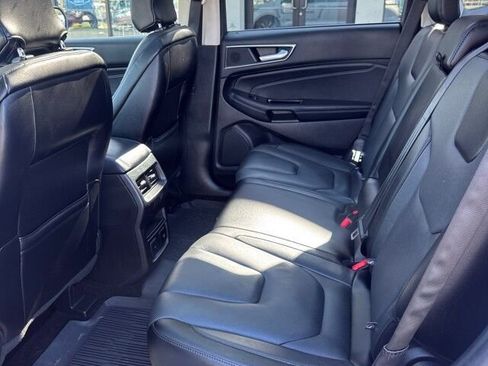 Used 2018 Ford Edge Titanium w/ Equipment Group 302A AWD/4WD image 12