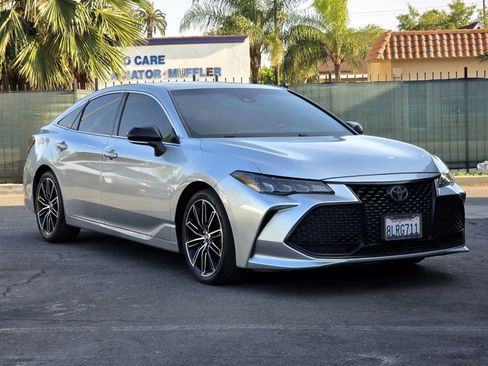 Used 2019 Toyota Avalon XSE w/ Preferred Accessory Package FWD image 2