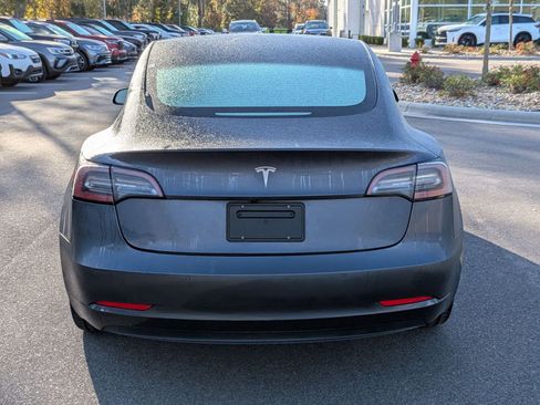 Used 2022 Tesla Model 3 Standard Range image 4