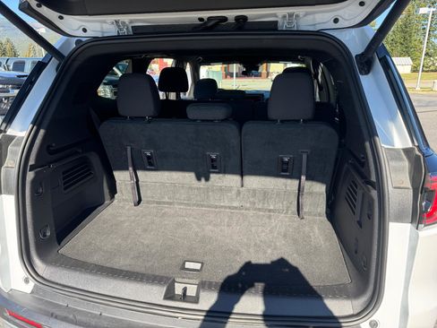 Used 2025 GMC Acadia Elevation image 17
