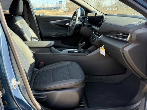 Used 2024 Buick Envista Preferred w/ Convenience I Package image 12