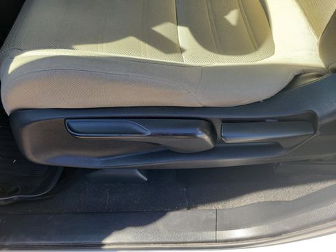 Used 2017 Honda CR-V LX image 22