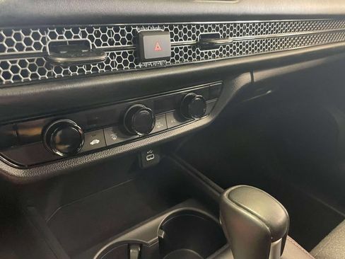 Certified 2025 Honda HR-V Sport image 25