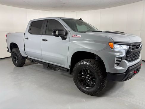 Used 2024 Chevrolet Silverado 1500 LT Trail Boss w/ Convenience Package II AWD/4WD image 11