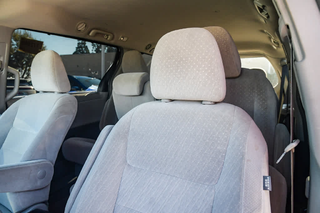 Used 2017 Toyota Sienna LE FWD image 19