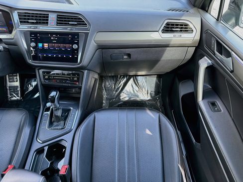 Used 2022 Volkswagen Tiguan SE R-Line FWD image 18