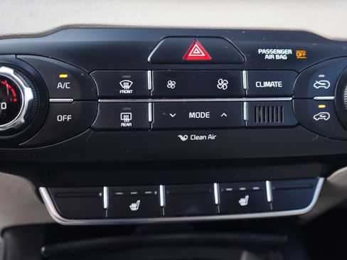 Used 2018 Kia Sorento FWD image 8