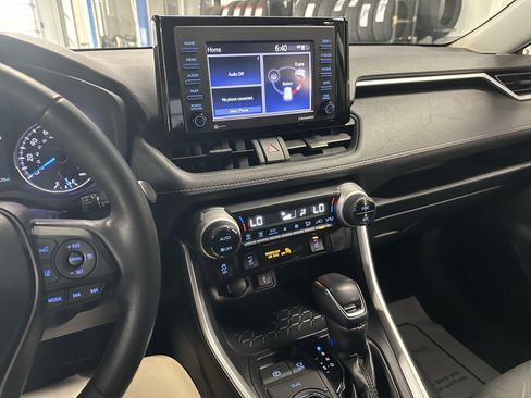 Used 2021 Toyota RAV4 XLE w/ Convenience Package AWD/4WD image 15