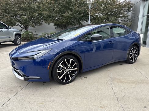 Used 2024 Toyota Prius Prime FWD image 3
