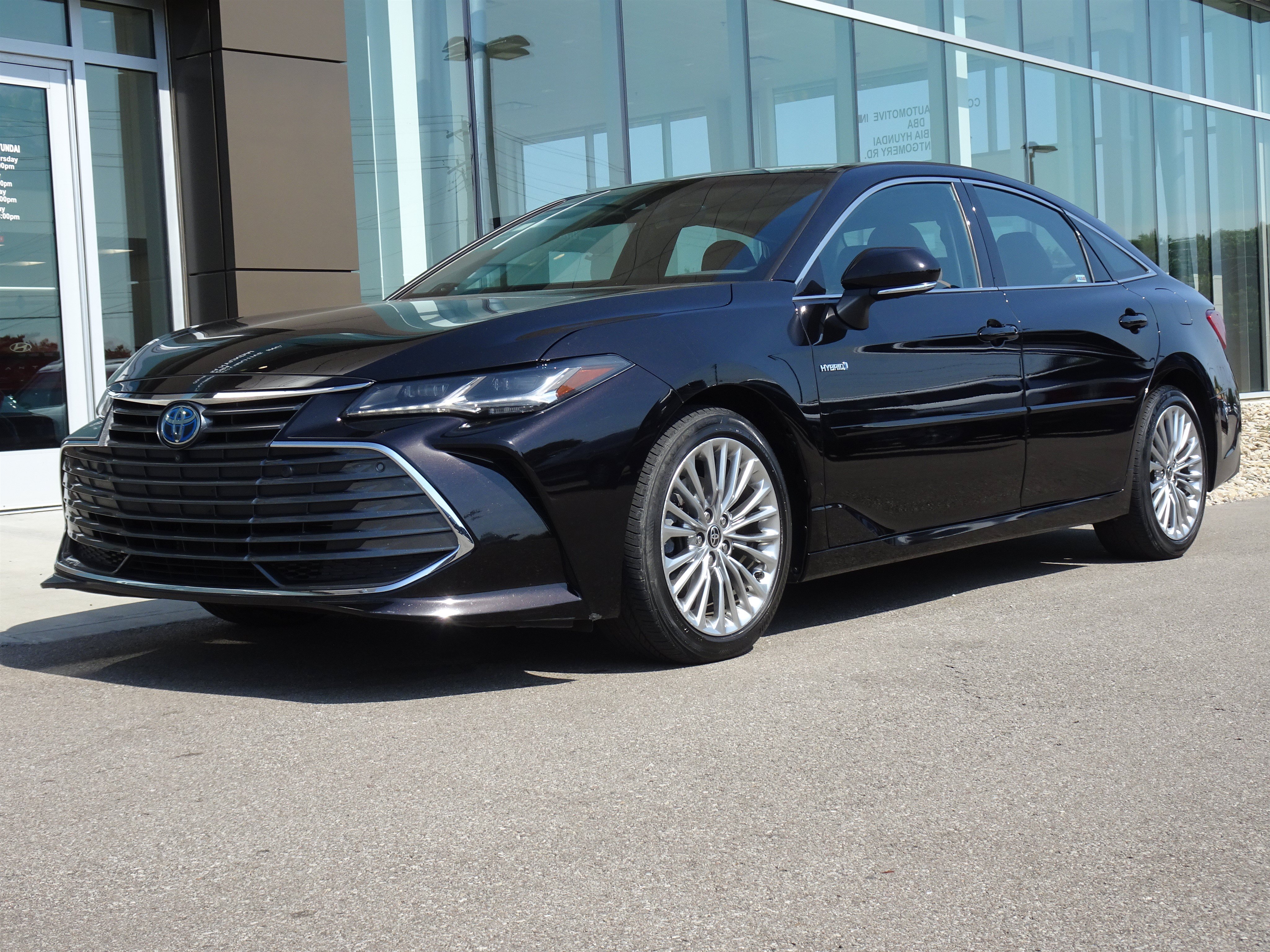 Used 2020 Toyota Avalon Limited w/ Advanced Safety Package FWD image 1