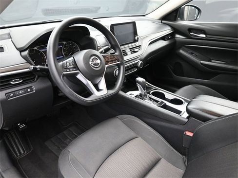 Used 2024 Nissan Altima 2.5 SV image 18