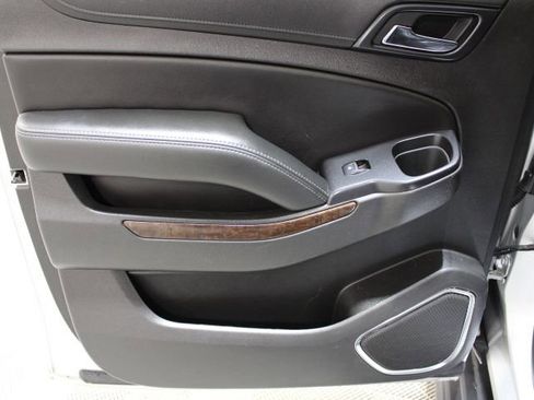 Used 2018 Chevrolet Suburban LT image 19