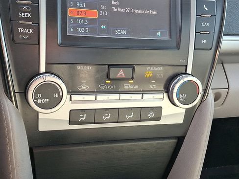 Used 2013 Toyota Camry LE image 15