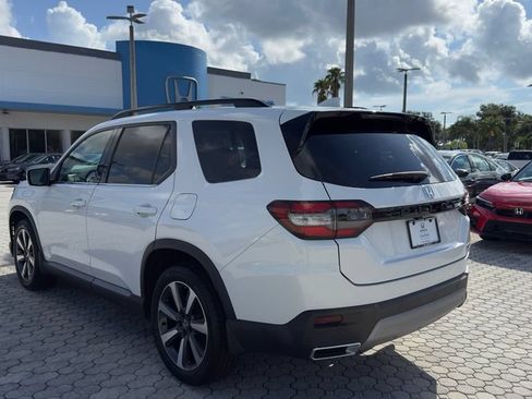 Used 2024 Honda Pilot Touring image 11