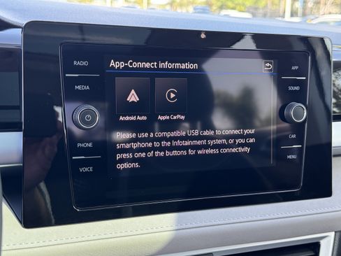 Used 2025 Volkswagen Taos SE AWD/4WD image 24