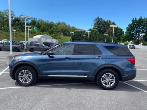 Used 2020 Ford Explorer XLT AWD/4WD image 2