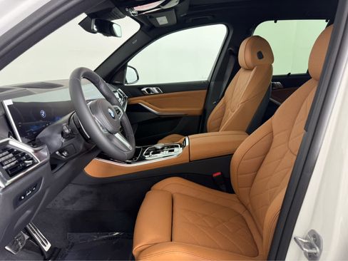 New 2026 BMW X5 xDrive40i w/ M Sport Package AWD/4WD image 9