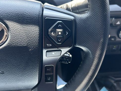 Used 2018 Toyota Tacoma TRD Off-Road w/ Technology Package AWD/4WD image 6