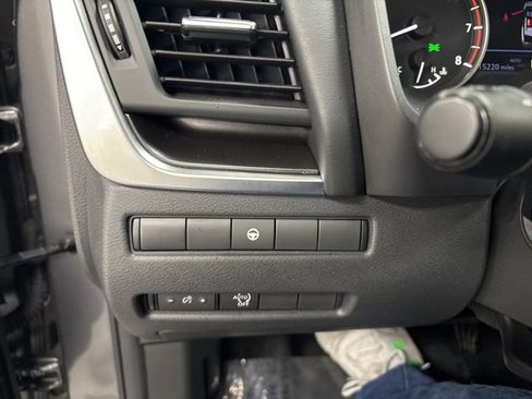 Used 2023 Nissan Rogue SV image 25