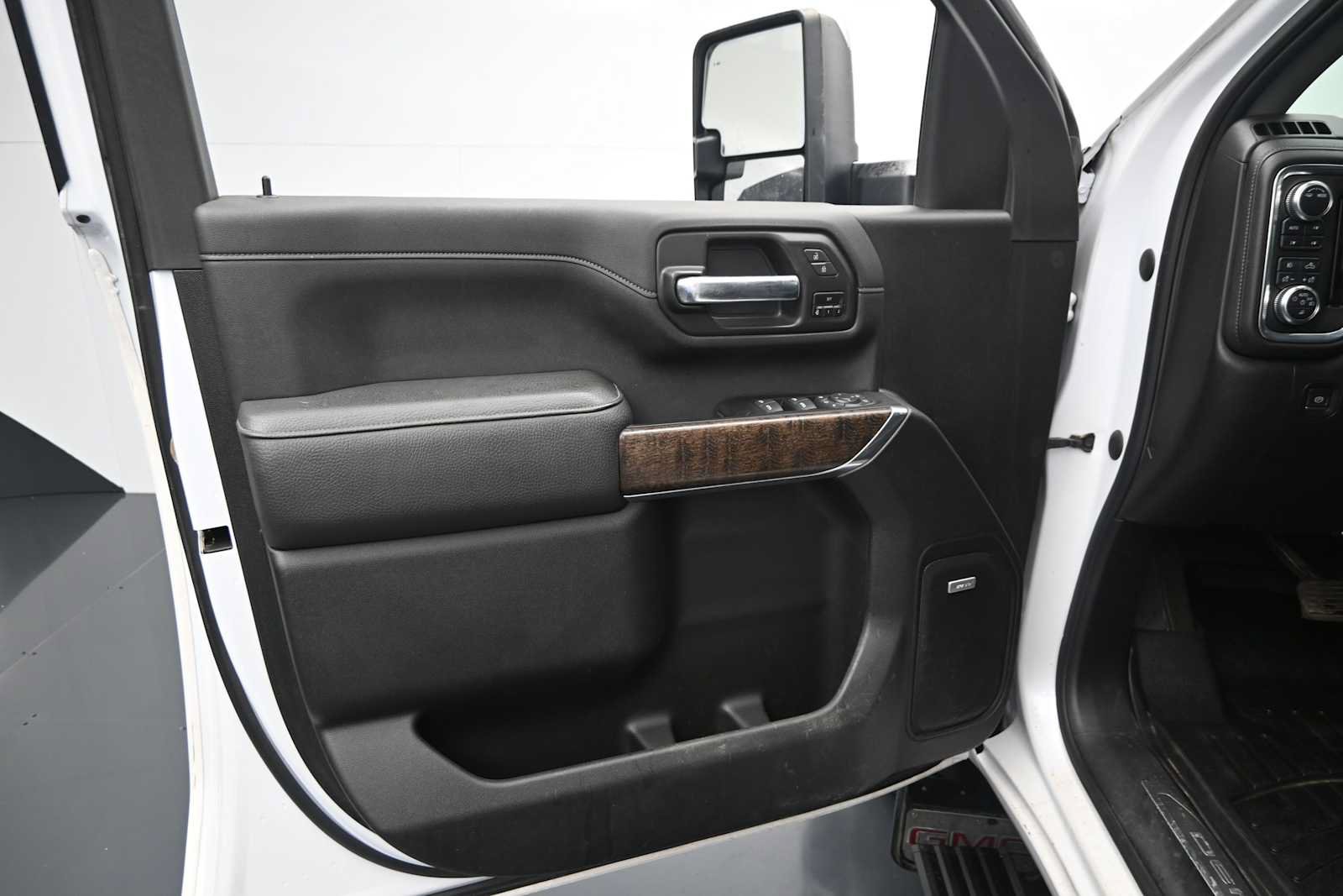 Used 2022 GMC Sierra 3500 Denali AWD/4WD image 13