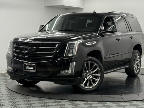 Used 2020 Cadillac Escalade Luxury w/ Escalade Sport Edition image 2