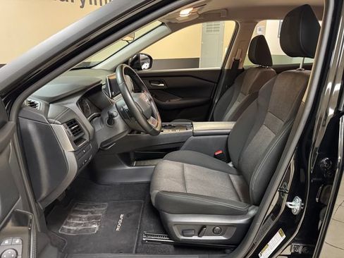 Used 2025 Nissan Rogue SV FWD image 8