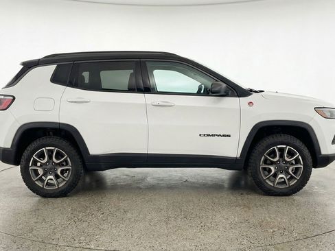 Used 2025 Jeep Compass Trailhawk AWD/4WD image 11