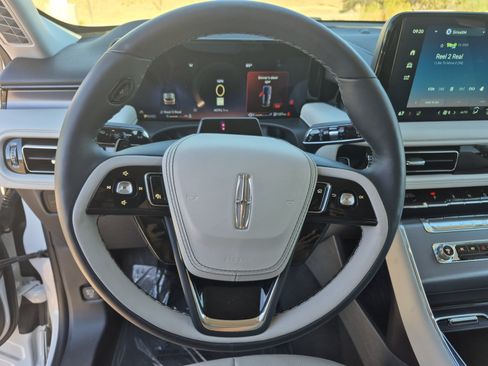 Used 2026 Lincoln Aviator AWD w/ Jet Appearance Package image 9