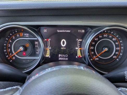 Used 2021 Jeep Wrangler Unlimited Sahara w/ Dual Top Group AWD/4WD image 29