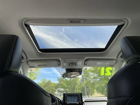 Certified 2021 Toyota RAV4 XLE Premium AWD/4WD image 21