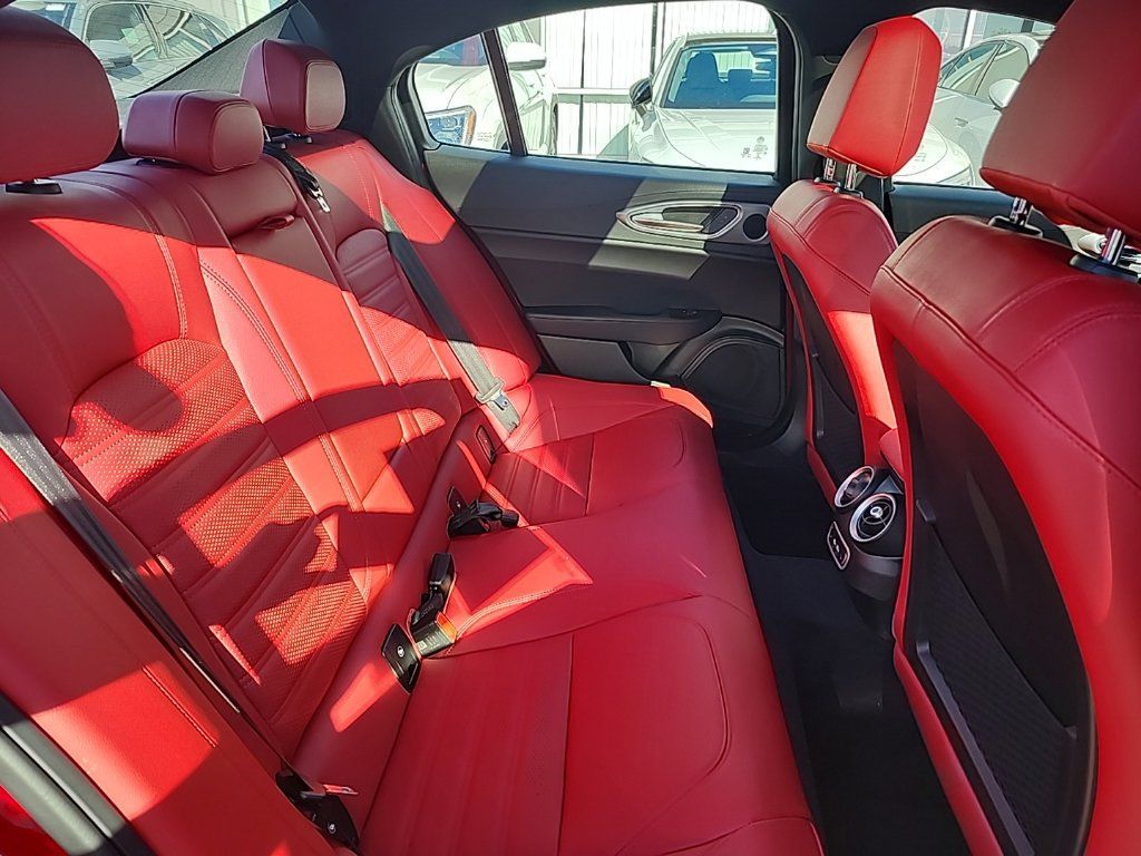 Used 2024 Alfa Romeo Giulia Veloce AWD/4WD image 12