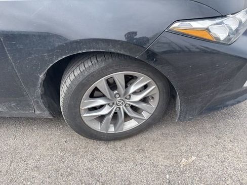 Used 2022 Toyota Avalon XLE w/ Moonroof Package image 9