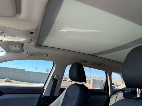 Used 2022 Volkswagen Taos SE image 12