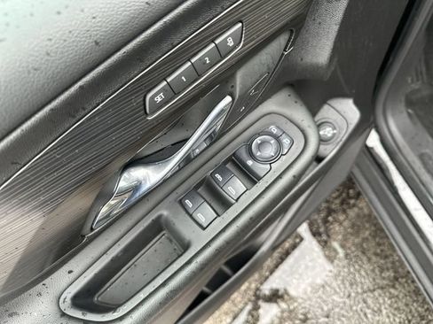 Certified 2024 GMC Terrain SLT image 17