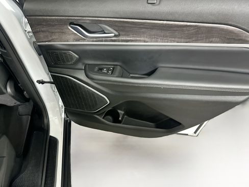 Used 2023 Jeep Grand Cherokee L Limited w/ Luxury Tech Group II RWD image 32