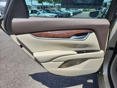 Used 2015 Cadillac XTS Luxury w/ Driver Awareness Package AWD/4WD image 25