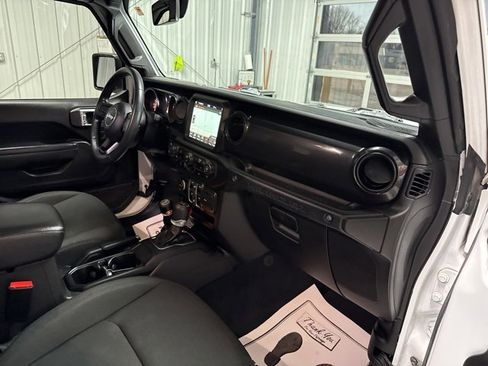 Used 2022 Jeep Wrangler Unlimited Sport image 26