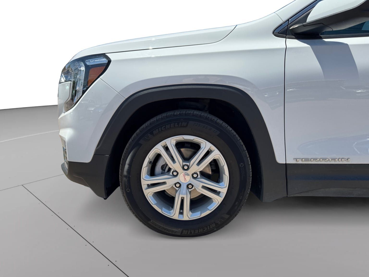 Used 2024 GMC Terrain SLE w/ Driver Convenience Package FWD image 9