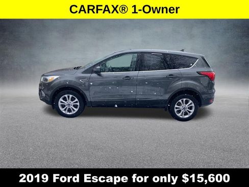 Used 2019 Ford Escape SE image 2
