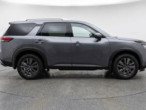 Used 2025 Nissan Pathfinder SV image 11