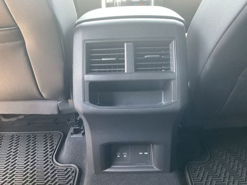 Used 2021 Volkswagen Atlas Cross Sport SE FWD image 10